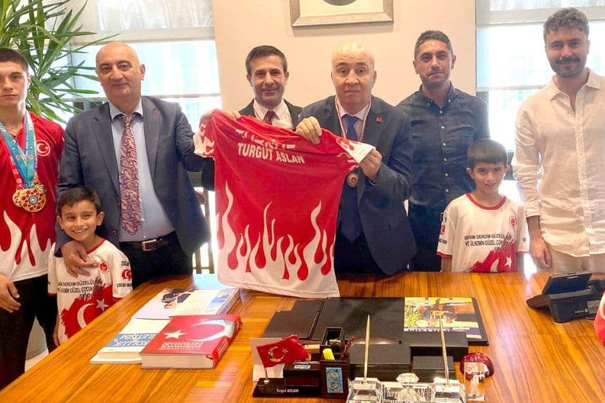 Cumhurbaşkanı Başdanışmanı 15 TEMMUZ GAZİSİ TURGUT ASLAN'A ANLAMLI ZİYARET